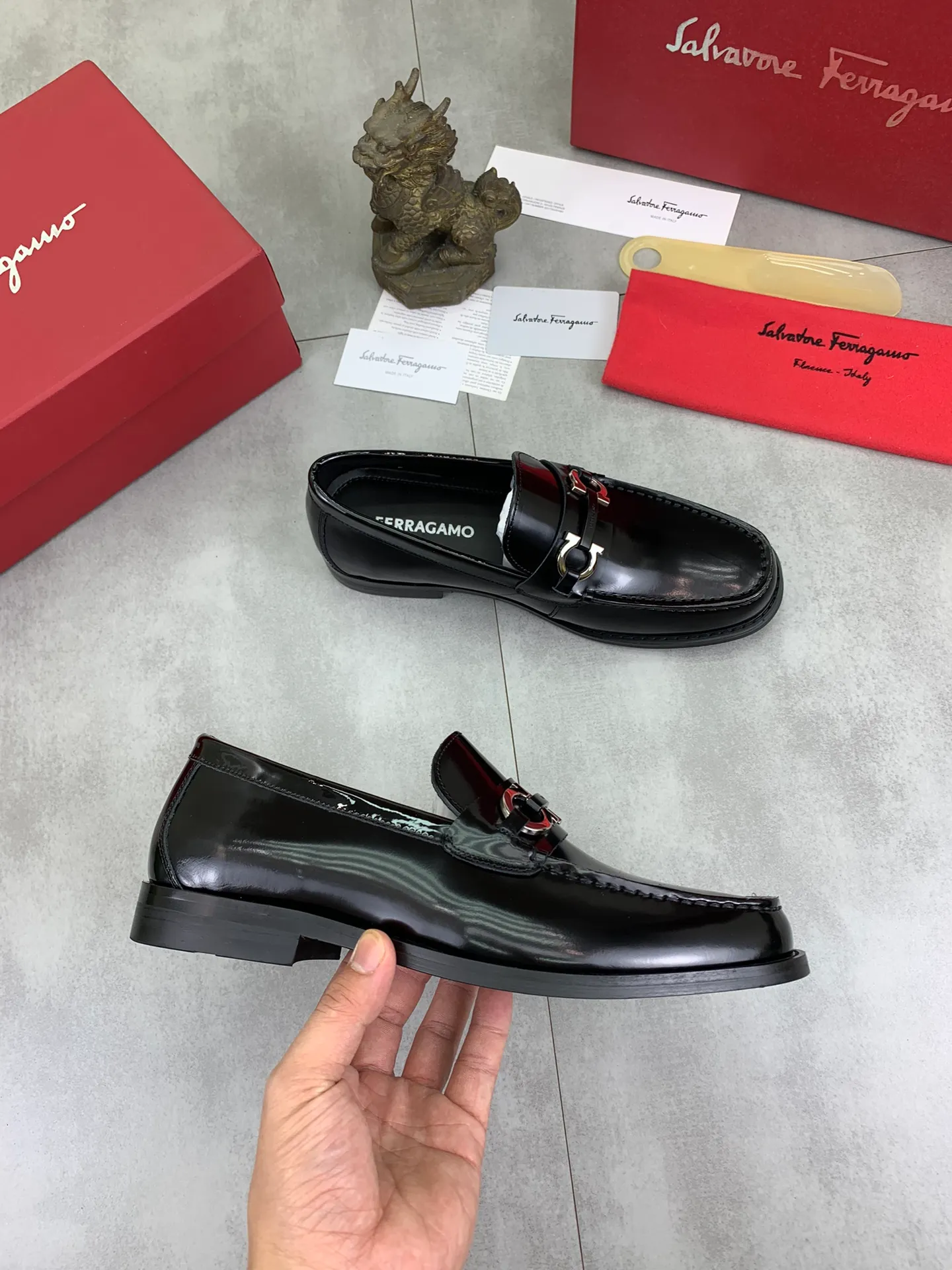 Men's Men's Shoes 💰P460💰[New Style] Water-dyed Niuli 🆘[Salvatore Ferragamo] Ferragamo's latest casual business leather shoes for men! Available at counters simultaneously! The fabric is made of specially imported original calfskin, the lining is made of imported water-dyed cowhide, and the original combination outsole is absolutely luxurious and leads the fashion trend. Matching code: 38-45; 3️⃣ colors available